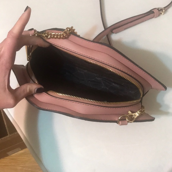 Aldo Laraviel Pink Glitter Sequin Lip Bag! - Picture 6 of 8